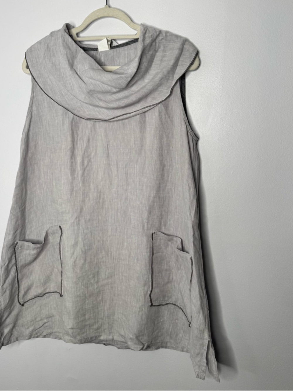 Match point gray linen top size small